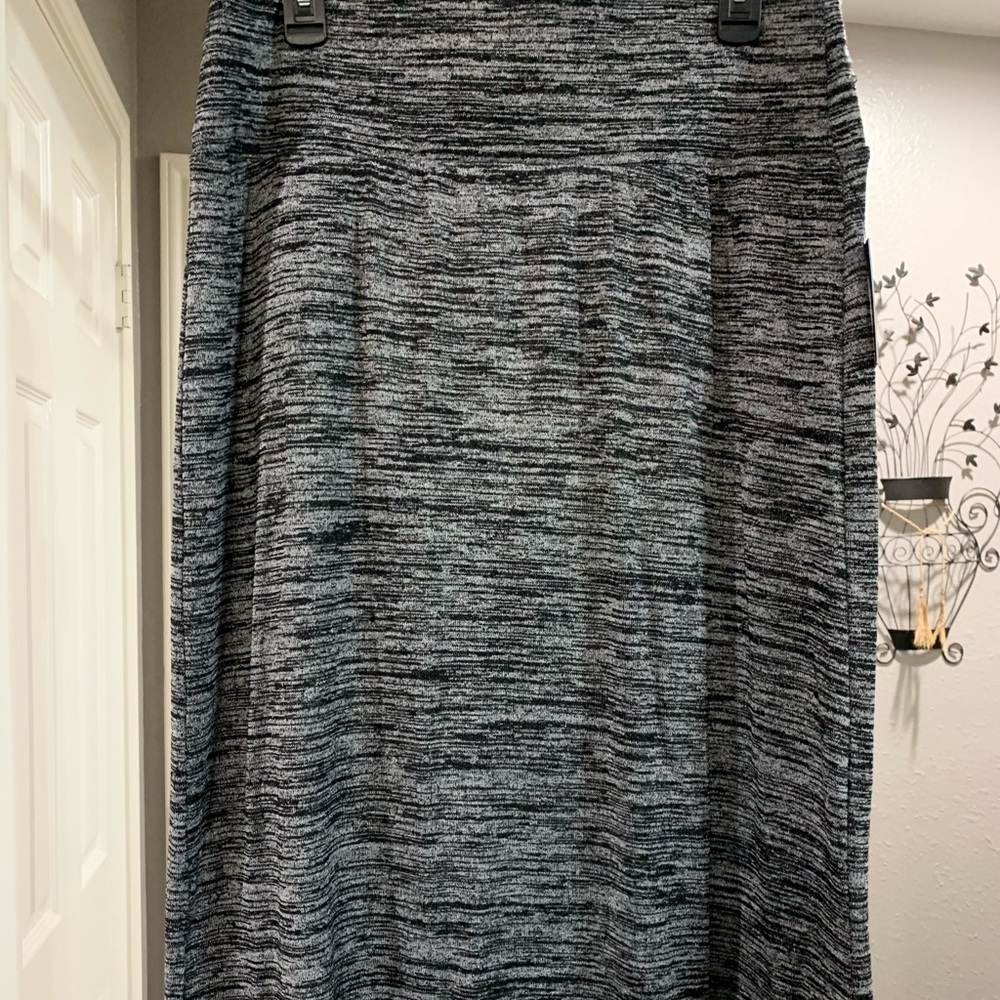 Apt 9 tummy control skirt - L